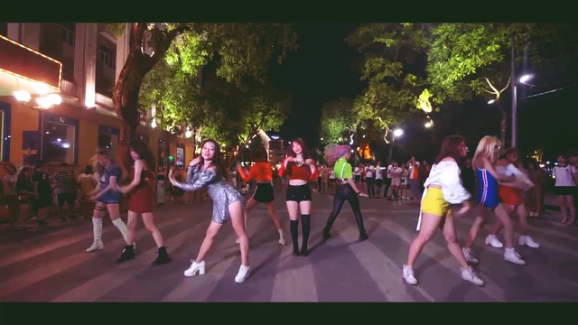 Vội (Riyox Remix) (Dance Version) - Lov