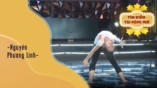 Đứa bé khiến người xem nghẹn lòng 