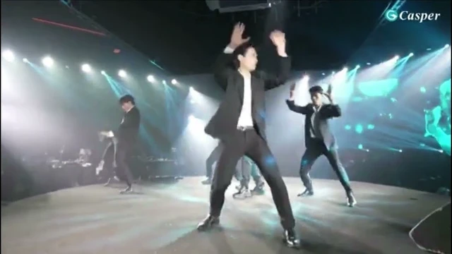 Hồ Quang Hiếu Khoe Vũ Đạo Siêu Ngầu Với "Vụn Vỡ"